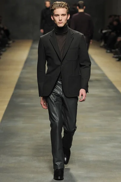Look 24